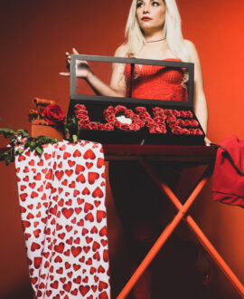 Τριαντάφυλλα σε κουτί Love